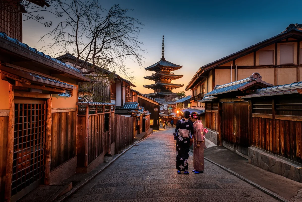 Alley with view of Yasaka Tower, Higashiyama-ku, Kyoto, Japan
