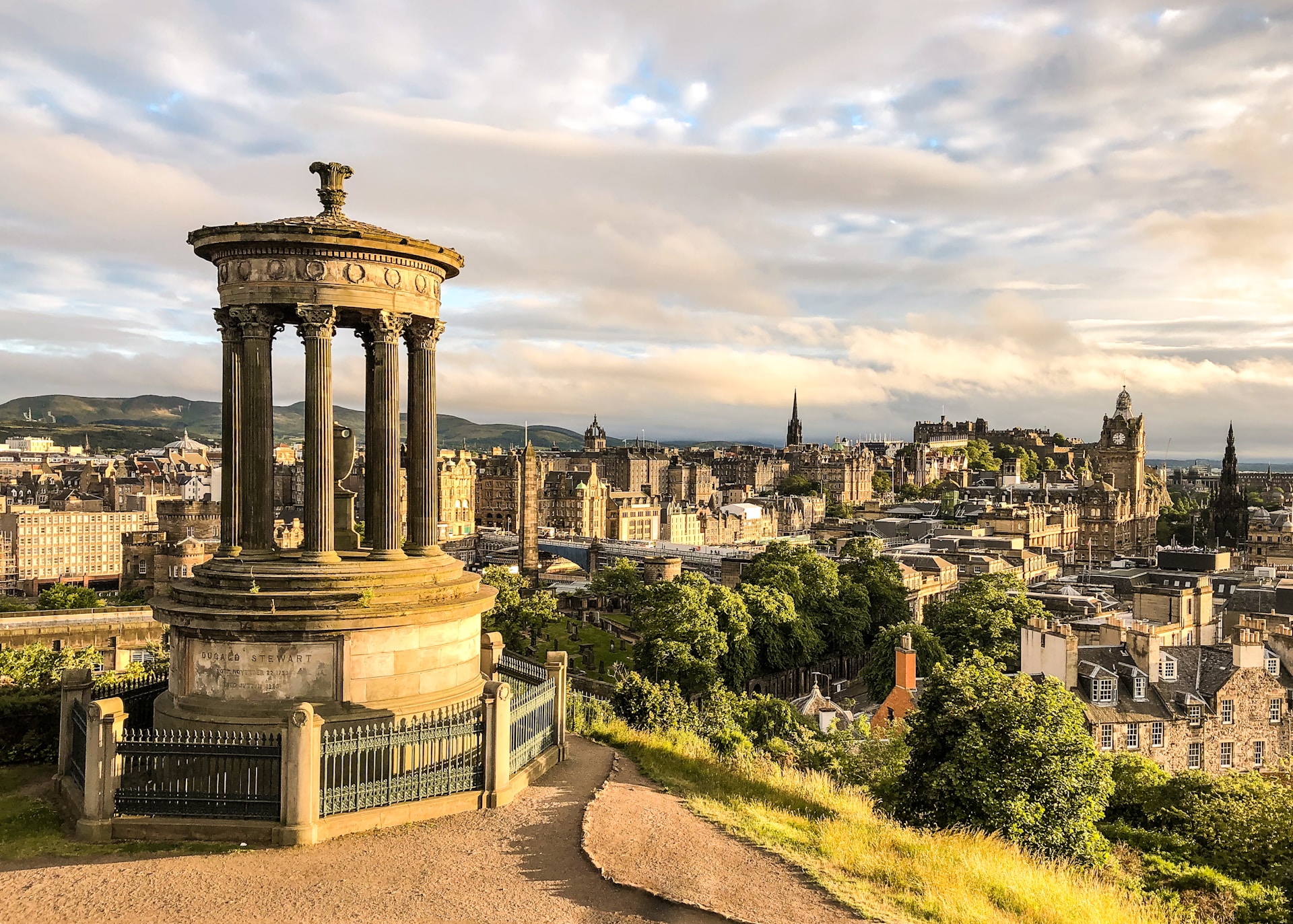 Edinburgh 2026: A Medieval City — Castle, Old Town, New Town Guide