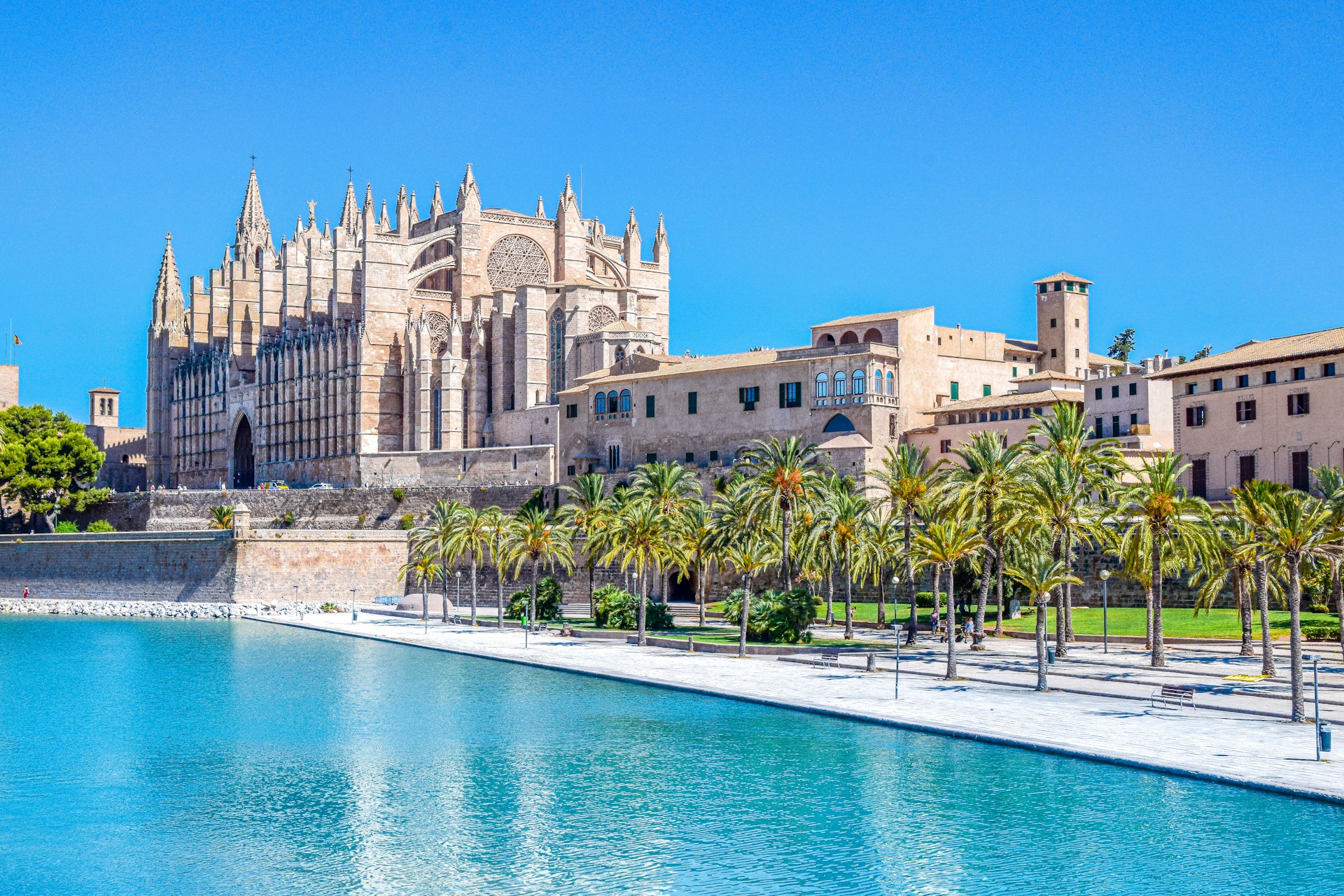 Spain Uncovered: The Ultimate Guide to Europe’s Favourite Holiday Hotspots