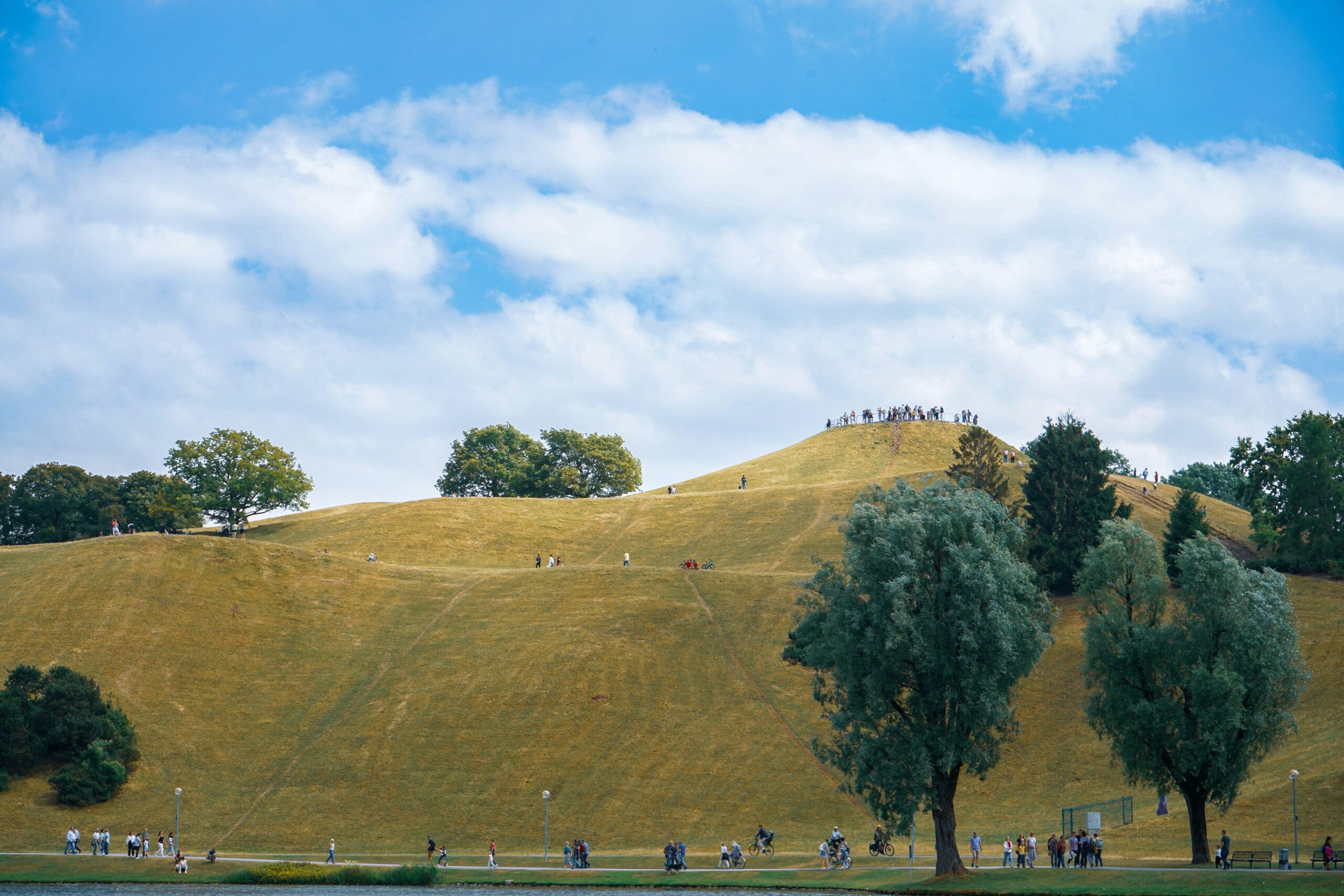 Olympiapark v Mnichově s olympijskou věží