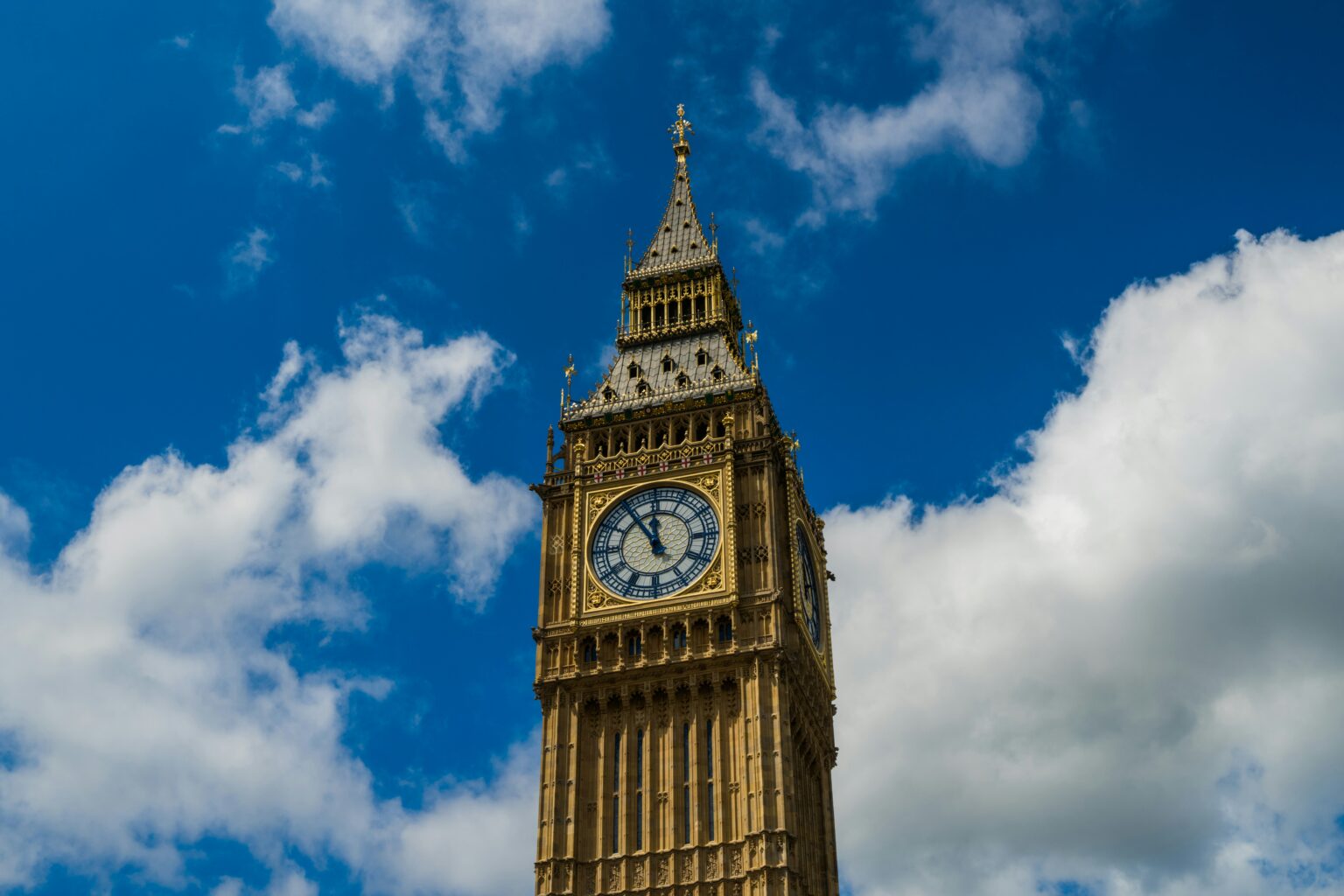 Coordinating Time With Someone in the UK