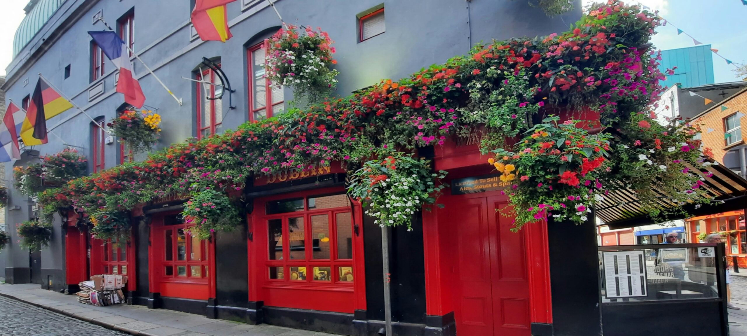 Edad legal para beber alcohol en Irlanda 2026: 18 años — guía hispanohablante