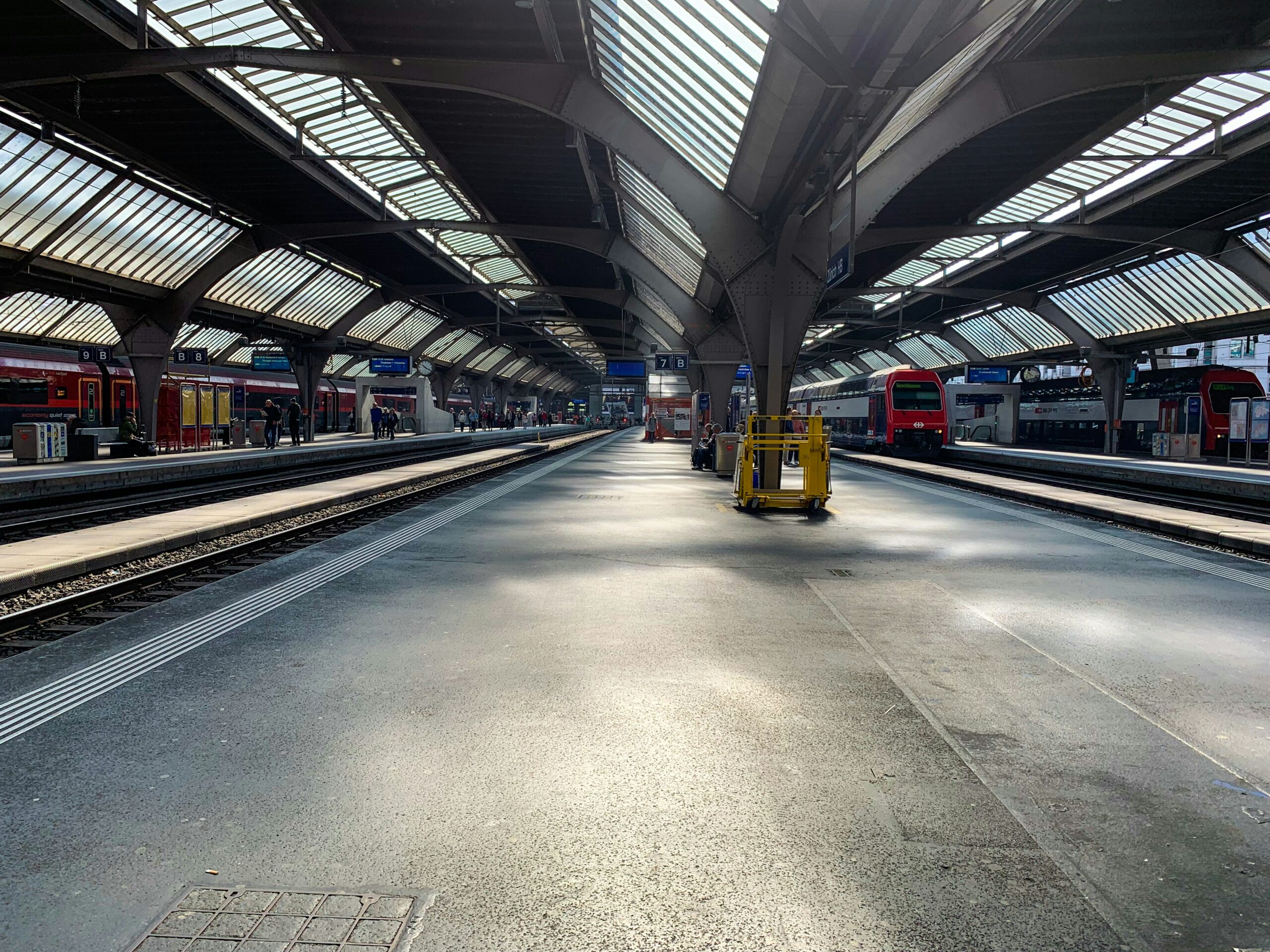 SBB CFF FFS-Zug auf der Schweizer Bahnstrecke