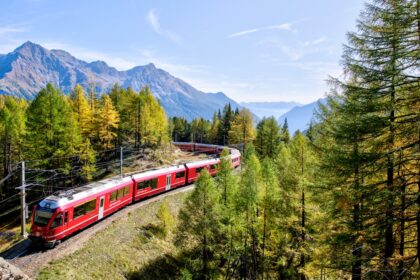 Tren SBB CFF FFS en los Alpes suizos