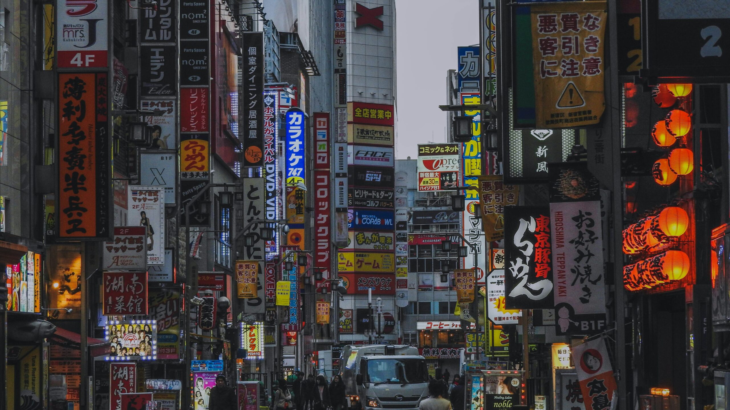 Kabukicho 2026: Tokios beruehmtes Nachtleben-Viertel — deutscher Guide