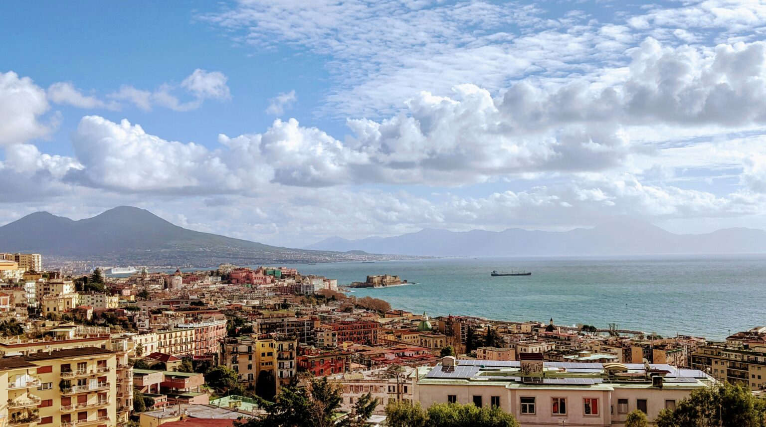 Naples, Italy – A Vibrant City With Ancient History and Modern Vibrance