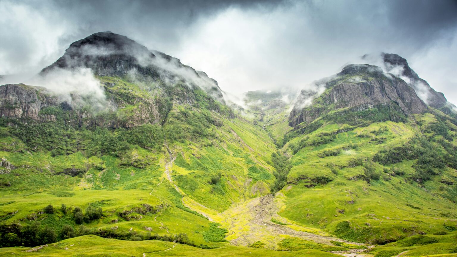 Natural Wonders of Scotland by Alistair Moffat