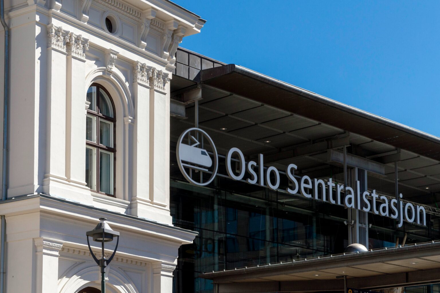 Oslo Sentralstasjon glass facade