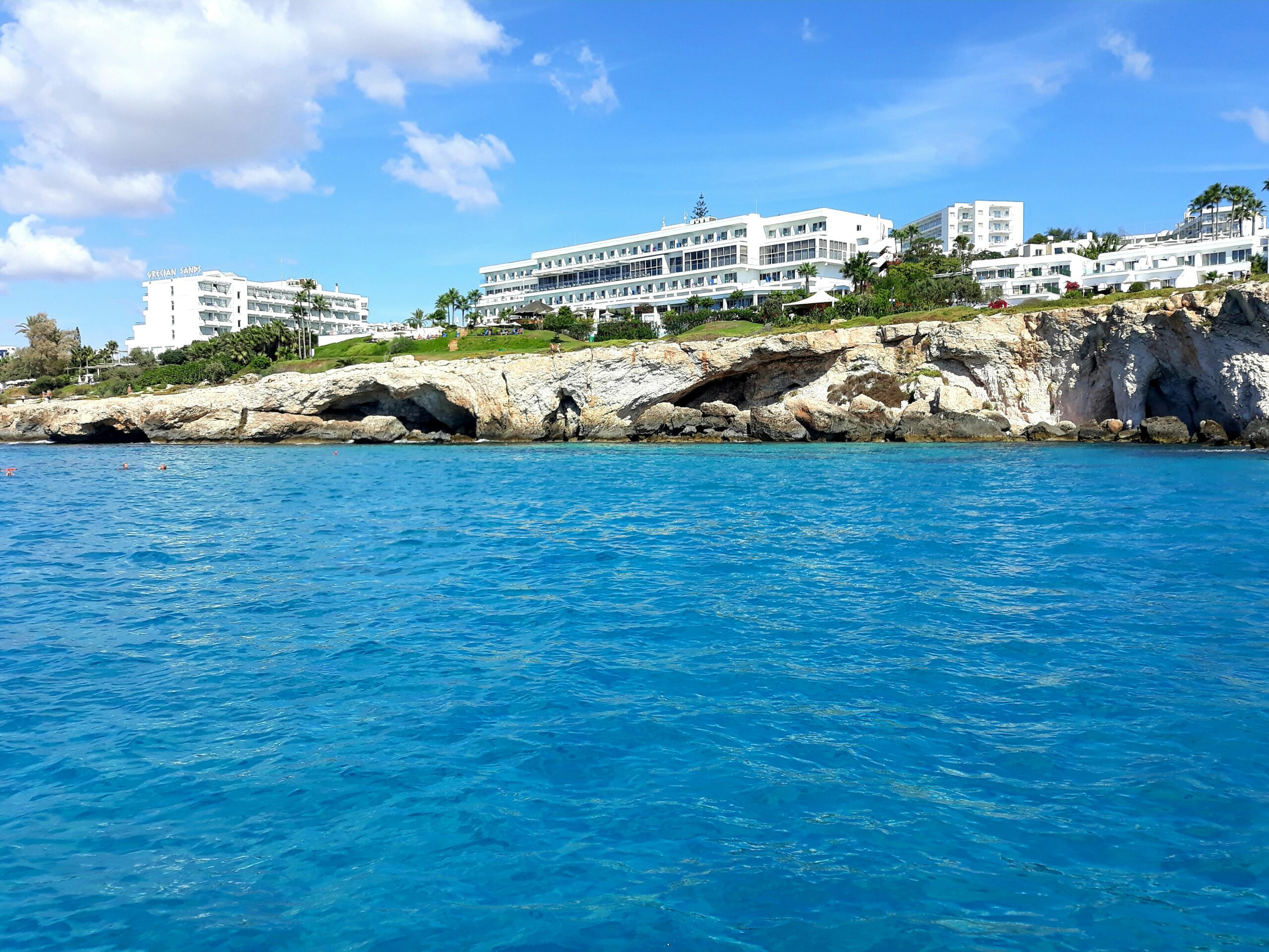 Strand von Nissi Avenue in Ayia Napa, Zypern